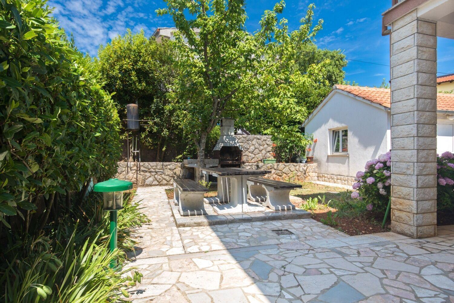 Apartments Kate - 100 M From Beach Malinska Exterior photo